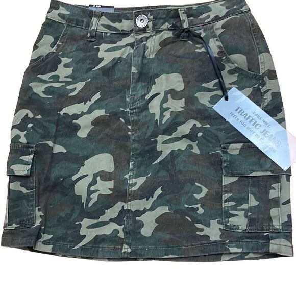 Traffic Jeans Wear camo mini skirt size 3. NWT. - Picture 1 of 5